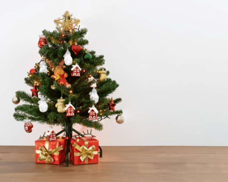 Going Green for the Holiday Season: Why Choose an Artificial Christmas Tree?