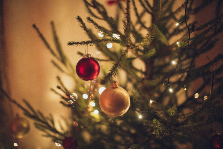 The Benefits of Adding a Prelit Christmas Tree to Your Holiday Routine